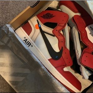 Off-white x Jordan Chicago 1s